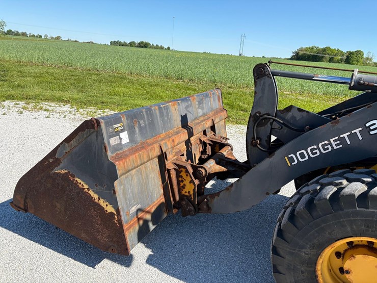 2020-deere-304l-image-14