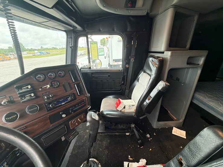 freightliner-fl112-image-15