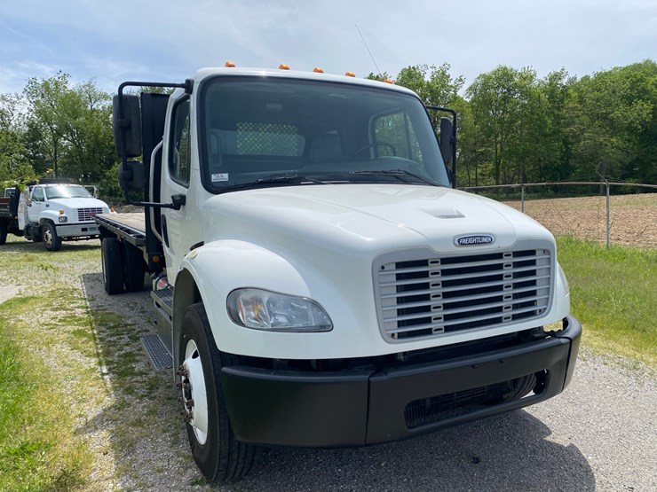 2013-freightliner-m2-flatbed-image-14