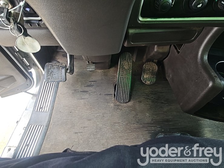 2020-kenworth-t800-image-32