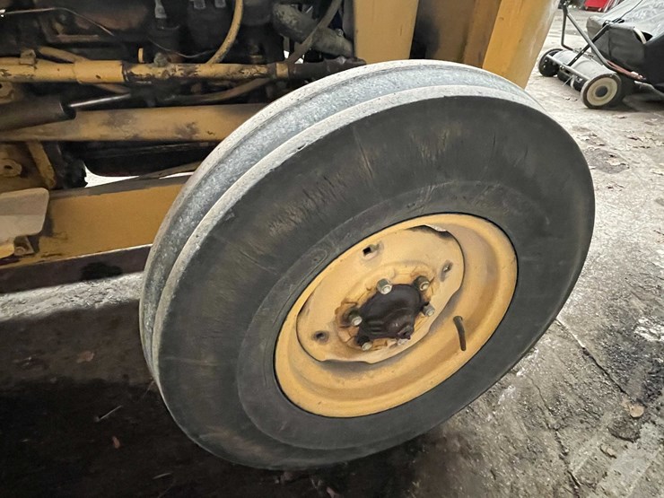 1958-ford-tractor-image-9