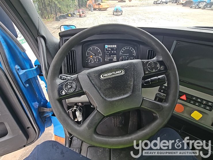 2019-freightliner-cascadia-116-image-35