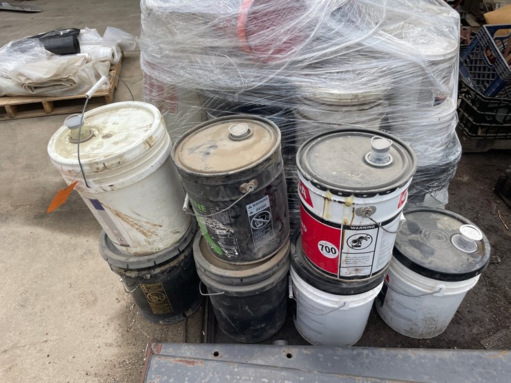 #6029-•-pallet-of-various-concrete-fluids-and-supplies-image-15