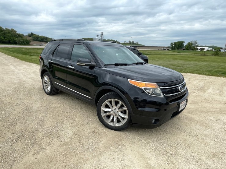 2011-ford-explorer-limited-image-4