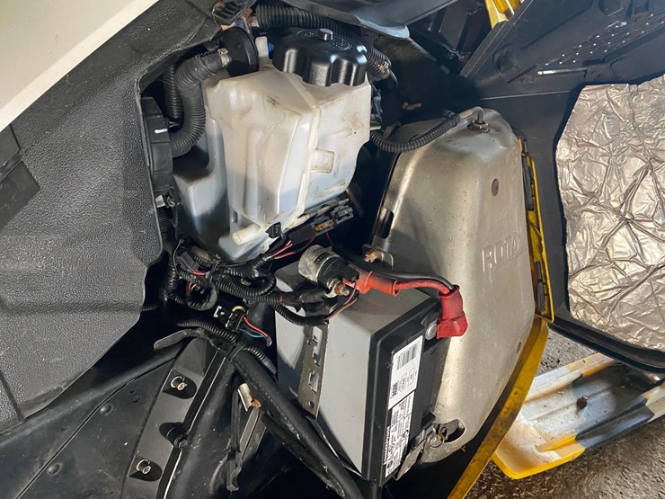 #3551-•-2011-ski-doo-mxz800-xrs-800r-snowmobile-(no-registration-card)-image-20