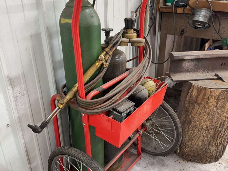 welding-cart-with-oxygen-and-fuel-gas-cylinders-image-10