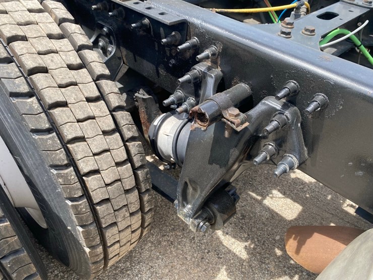 2019-international-lt625-day-cab-semi-tractor-image-17