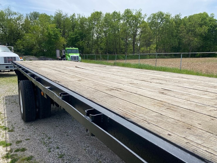 2013-freightliner-m2-flatbed-image-31