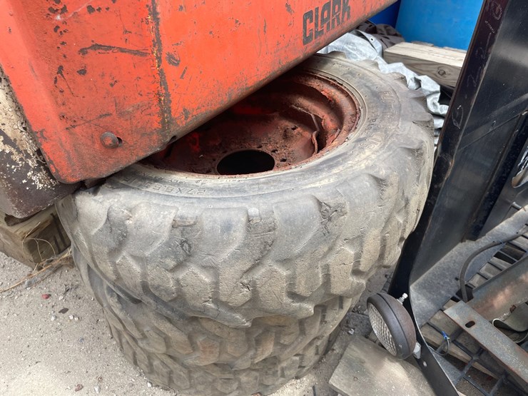 #6012-•-bobcat-skidsteer-body-image-9