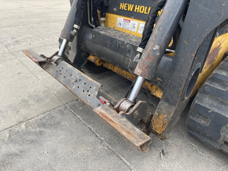 2019-new-holland-c232-image-9