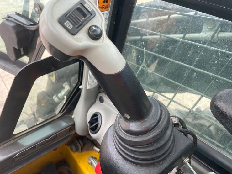 2019-new-holland-c232-image-28