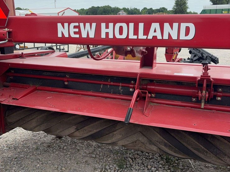 2022-new-holland-210-image-11