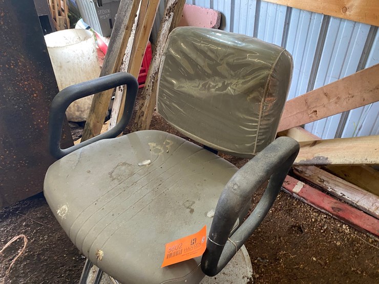 #3602-•-barber-chair-image-2