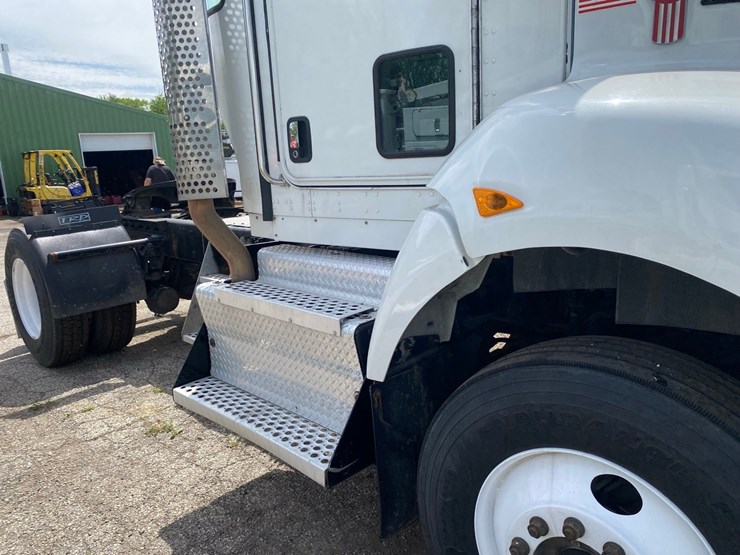 2014-kenworth-t400-single-axle-day-cab-semi-tractor-image-6