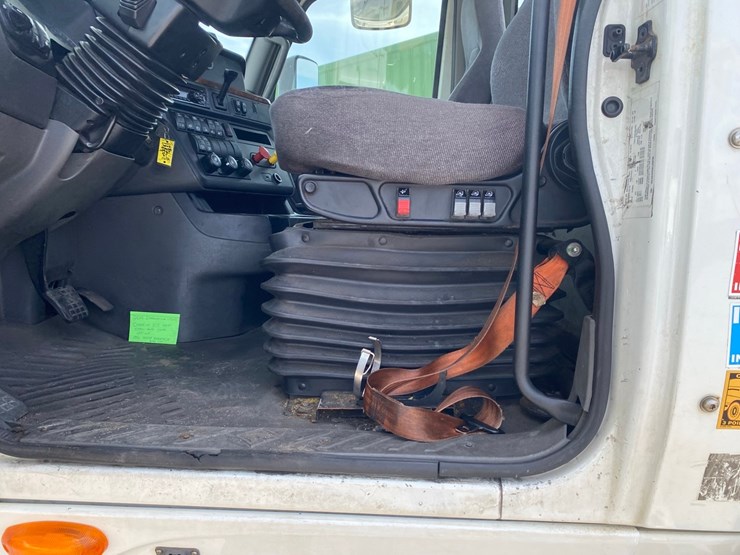 2019-international-lt625-day-cab-semi-tractor-image-61