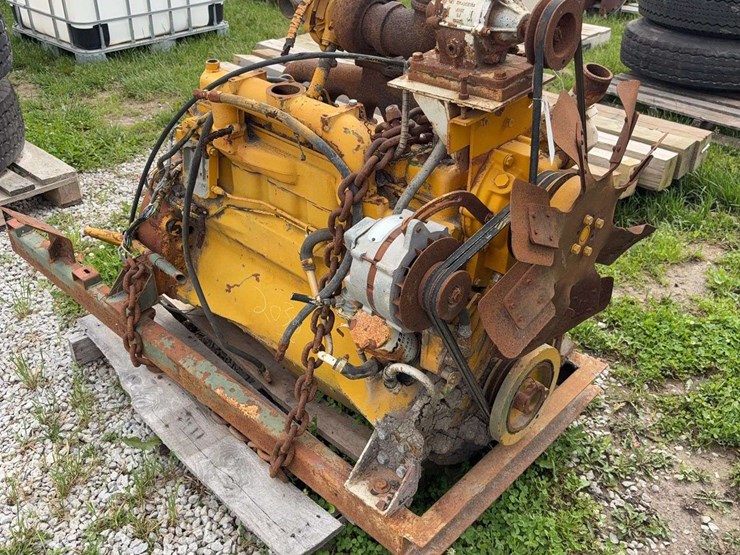 john-deere-engine-out-of-small-loader-image-2