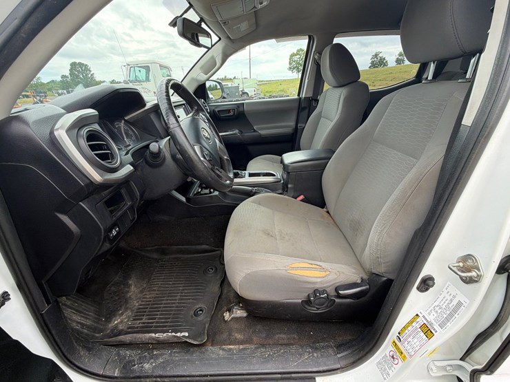 2017-toyota-tacoma-image-13