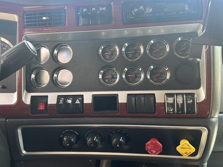 2006-kenworth-t800-image-25