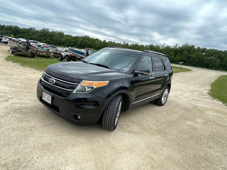 2011-ford-explorer-limited-image-1