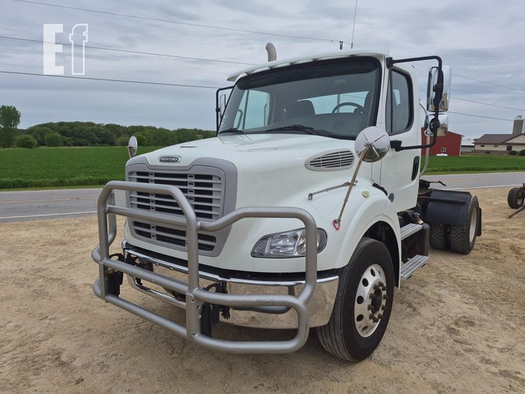 2018-freightliner-business-class-m2-112-image-2