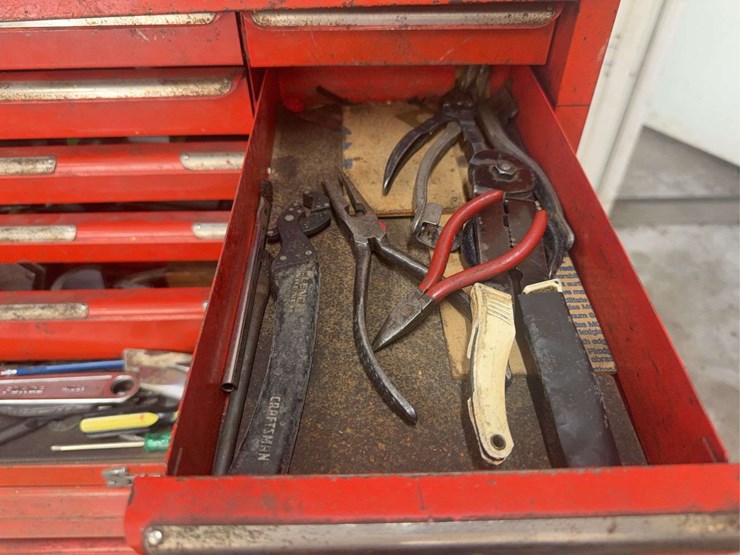 snap-on-tool-cabinet-with-assorted-tools-image-10