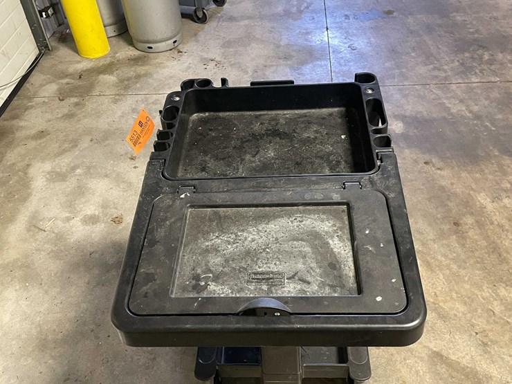 #5513-•-rubbermaid-cart-image-5