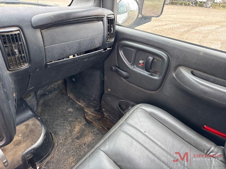2003-gmc-c5500-service-truck-image-36