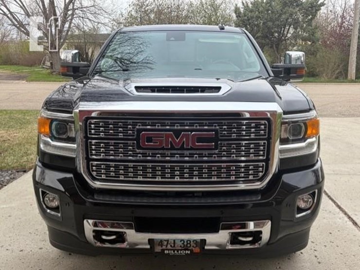 2019-gmc-sierra-2500hd-denali-image-3