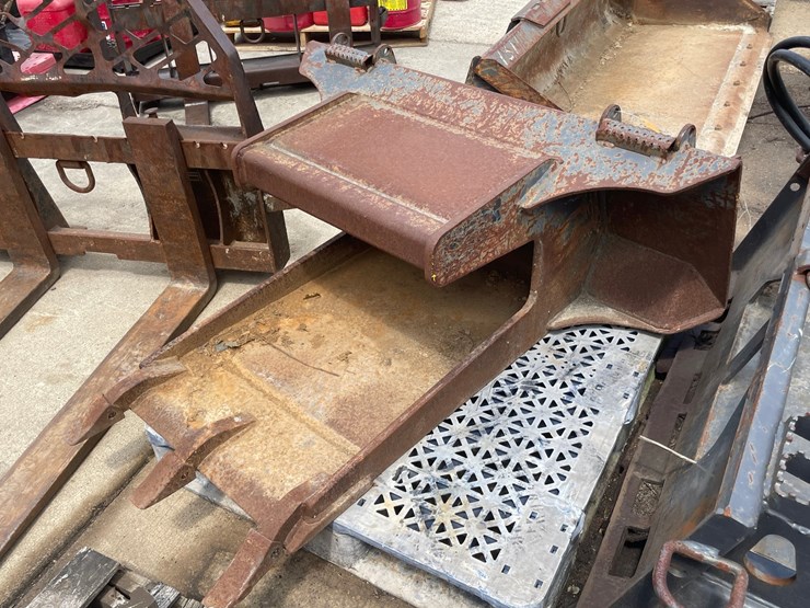 #6020-•-universal-mount-concrete-clamp-image-1