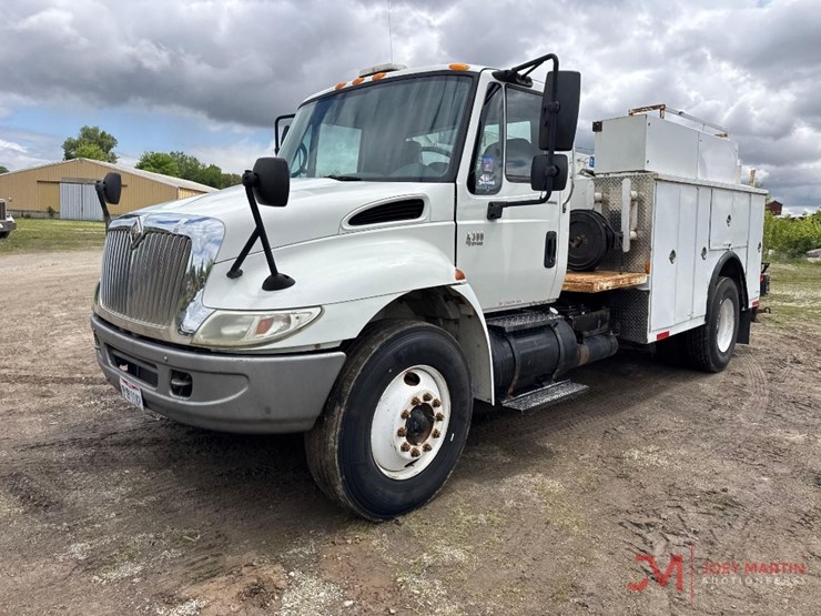 2004-international-durastar-4300-image-6