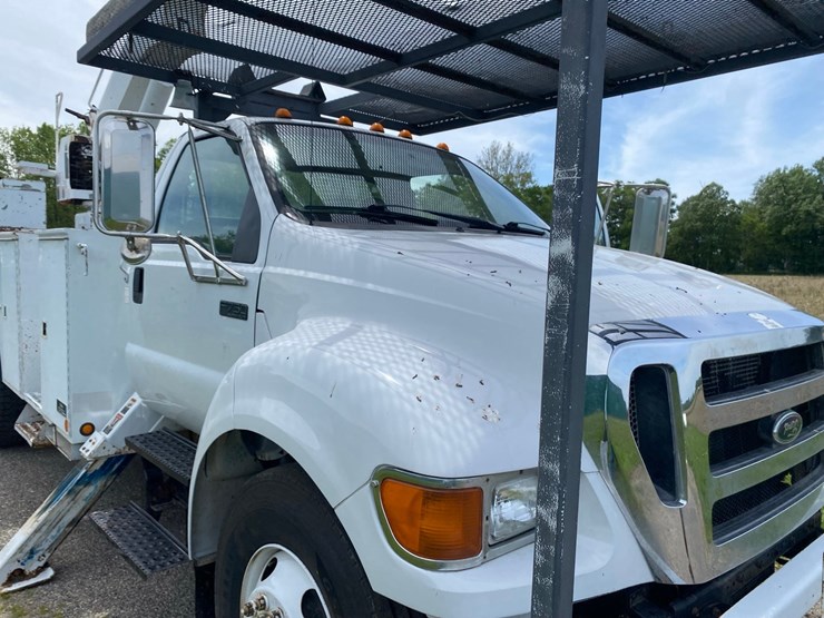 2008-ford-f-750-bucket-truck-image-14