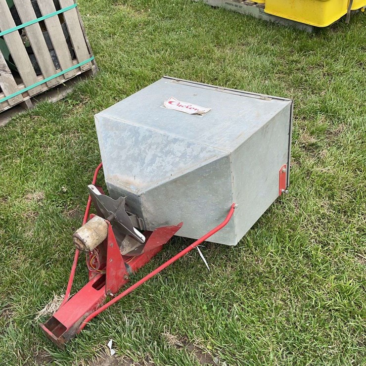 Cyclone electric seeder