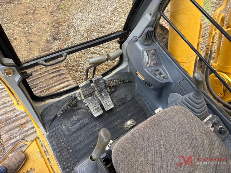 2001-deere-450-lc-image-31