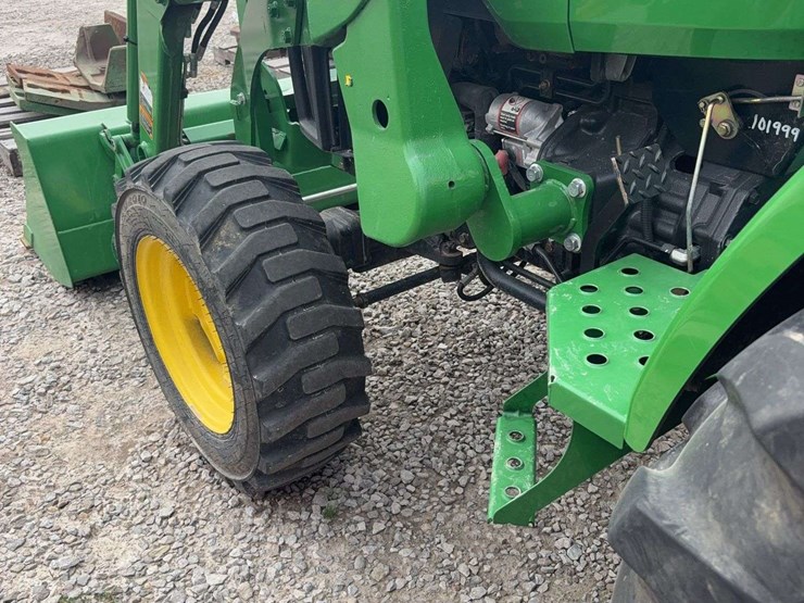 2015-john-deere-4105-image-14