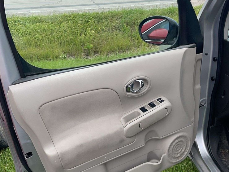 2011-nissan-cube-image-7