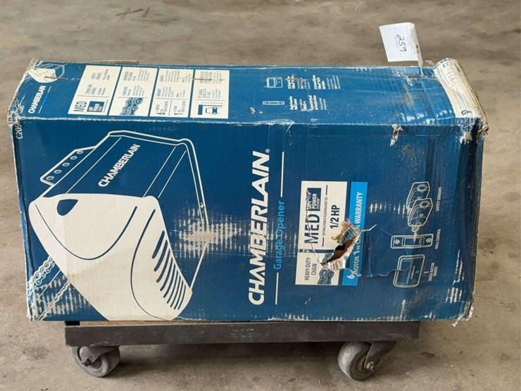 chamberlain-garage-door-opener-with-accessories-image-4