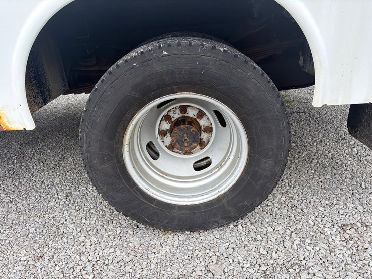 ford-f350-xl-image-9