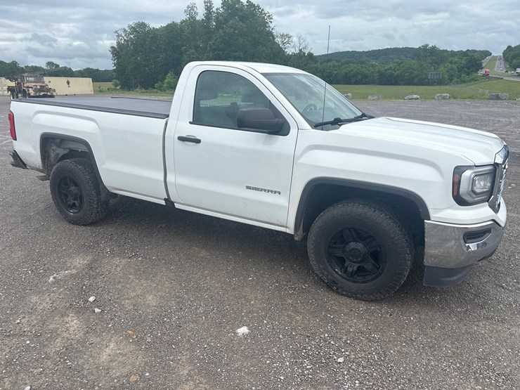 2017-gmc-sierra-1500-image-2