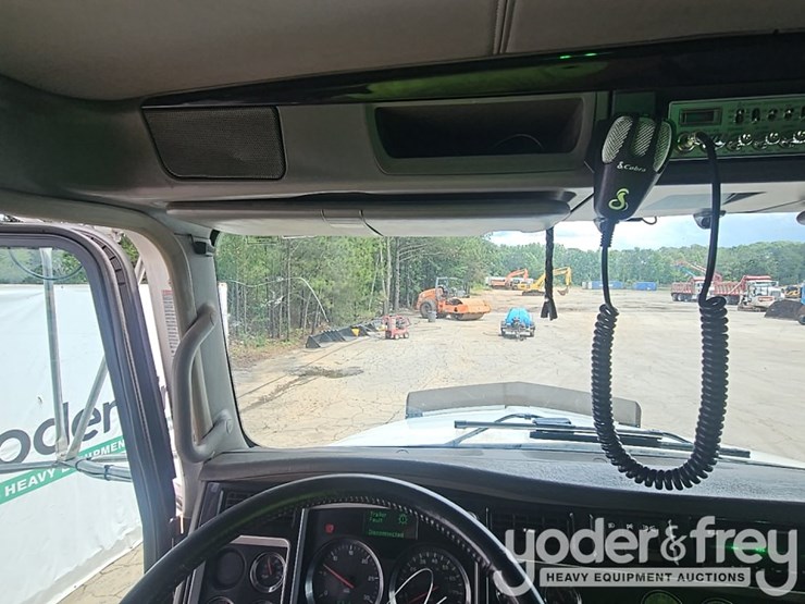 2020-kenworth-t800-image-29