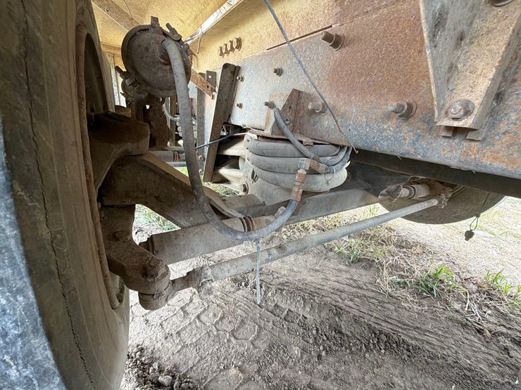 mack-cement-truck-image-9