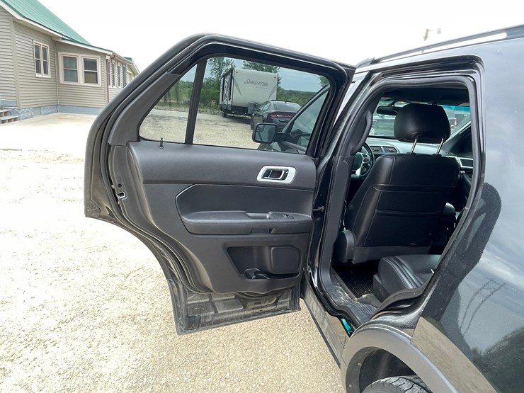 2011-ford-explorer-limited-image-35