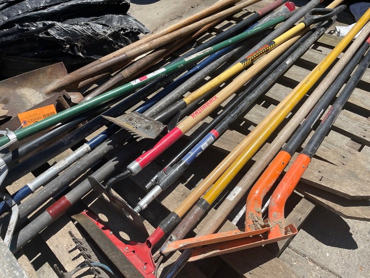 #6084-•-pallet-of-handled-tools-image-6
