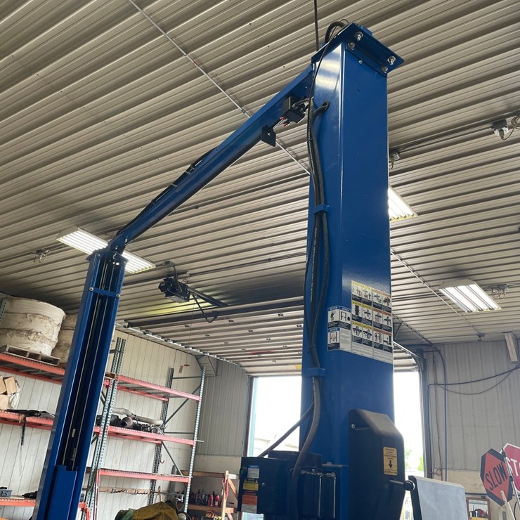 #7323 • Forward F10 2-Post Lift