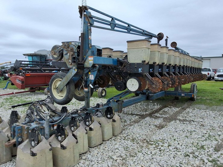 2020-kinze-2600-image-1