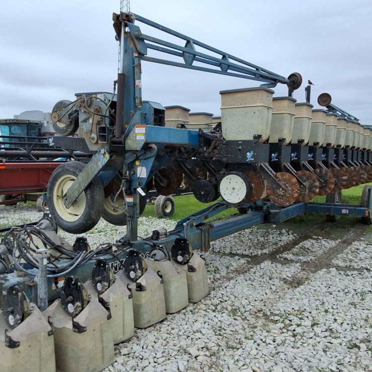 2020 KINZE 2600