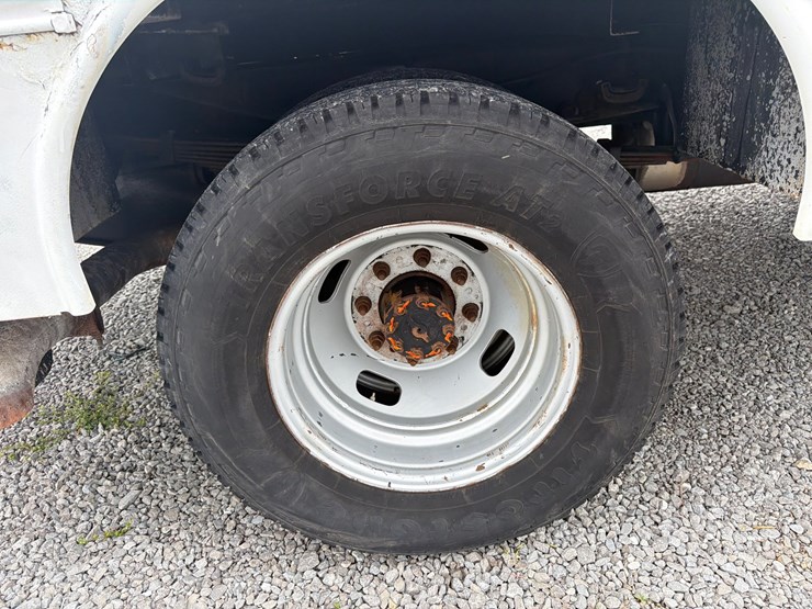 ford-f350-xl-image-13