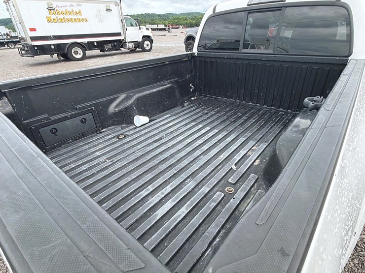 2017-toyota-tacoma-image-11