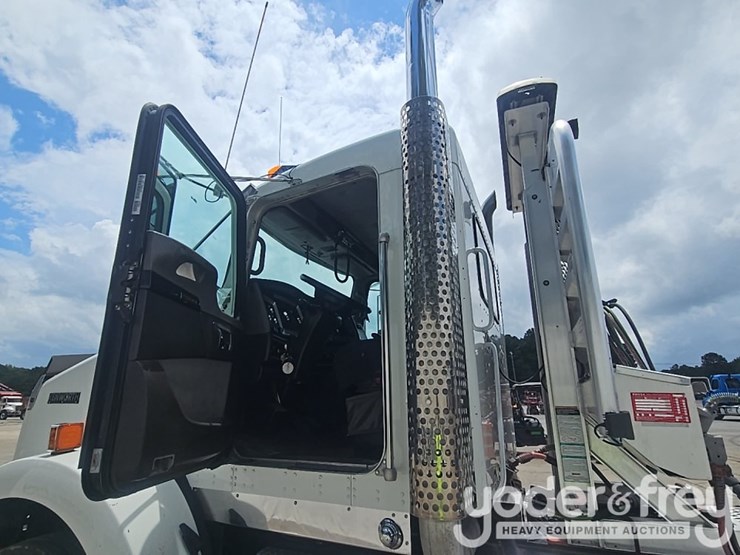 2020-kenworth-t800-image-24