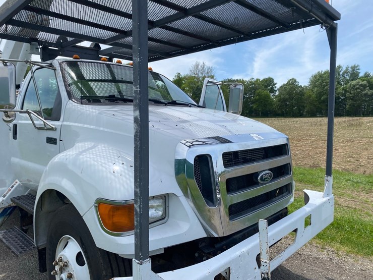 2008-ford-f-750-bucket-truck-image-13