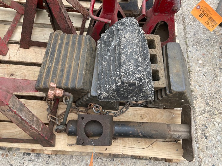 #6042-•-trailer-jack-and-wheel-schock's-image-2